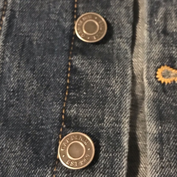 LIKE NEW GAP Denim Jacket - Picture 6 of 8